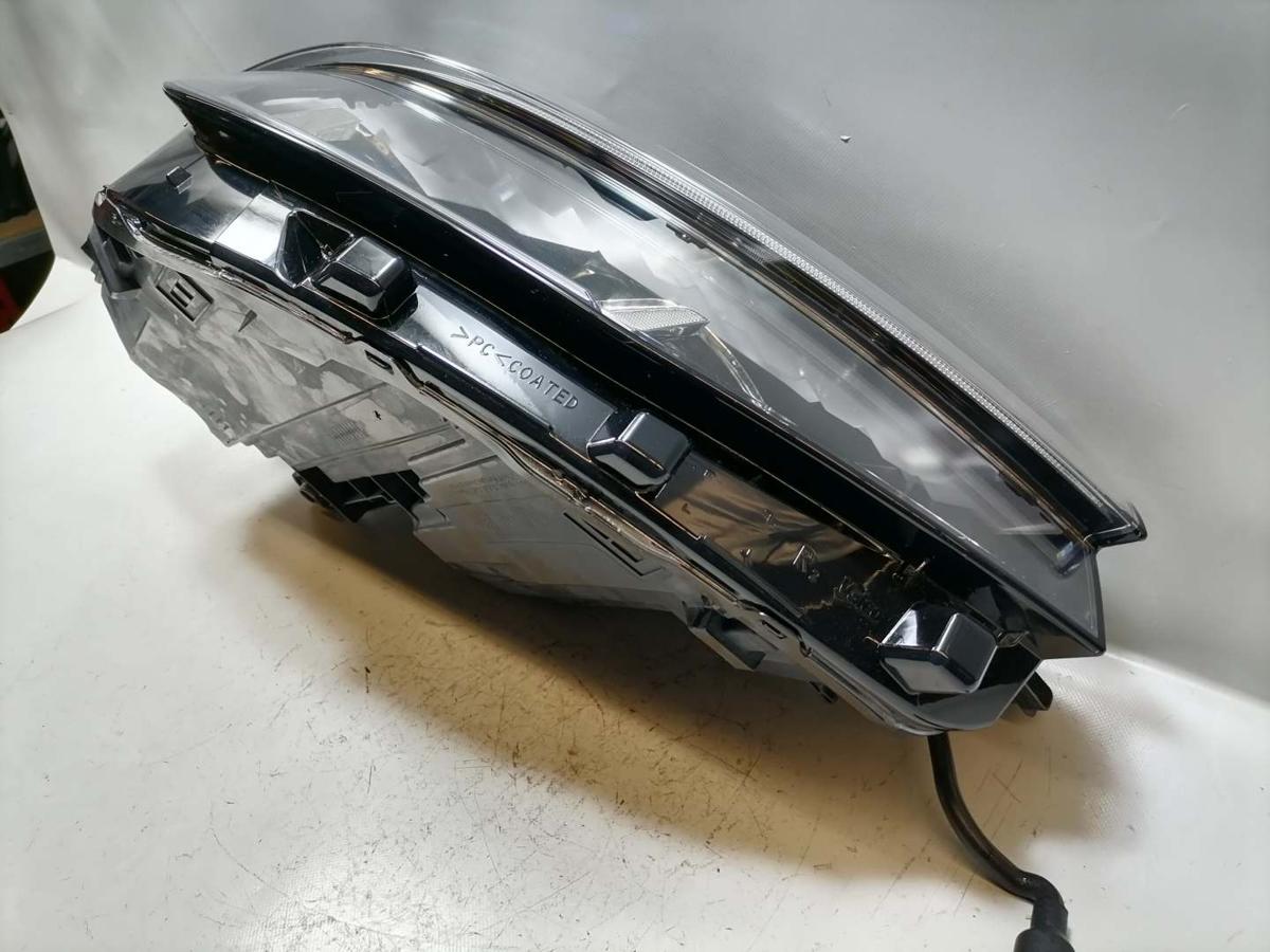 VW Passat B9 original Scheinwerfer rechts LED Bj.2024